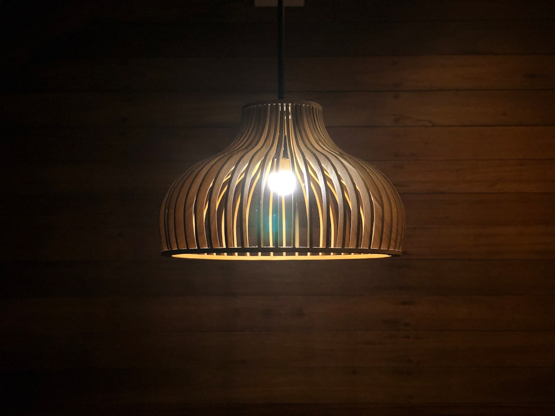 Photo Reclaimed Wood Pendant Lighting