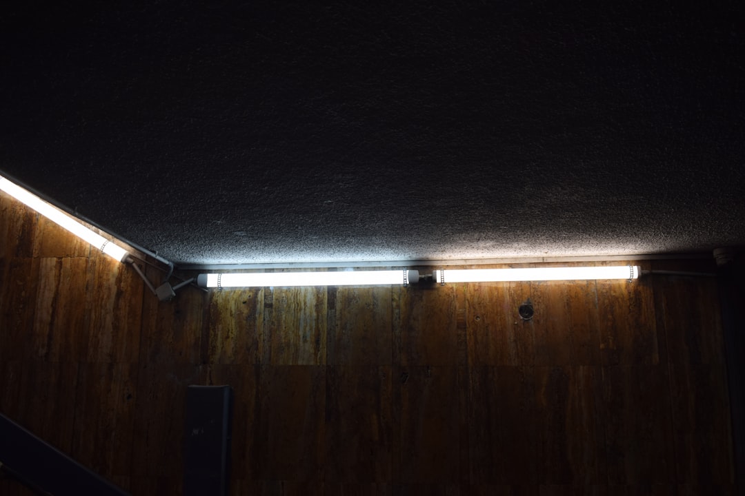 Photo LED under shelf lighting