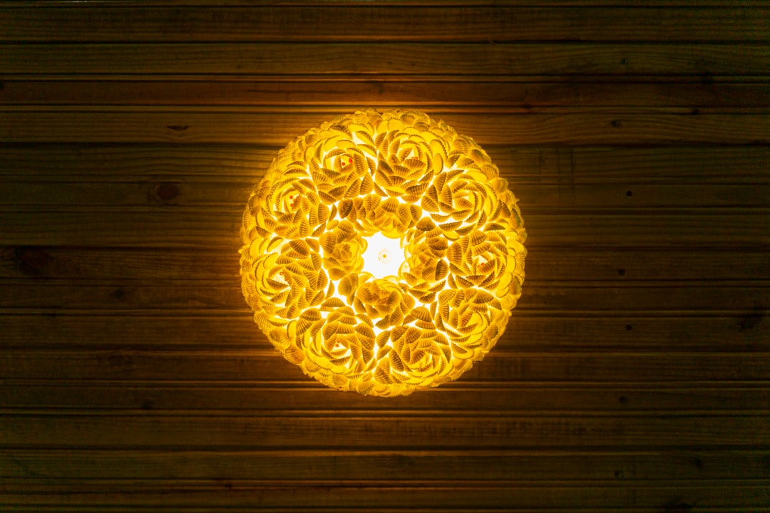 Photo Victorian style ceiling rose lamp